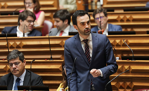 PS pede audição parlamentar da ministra Ana Mendes Godinho sobre lares ilegais