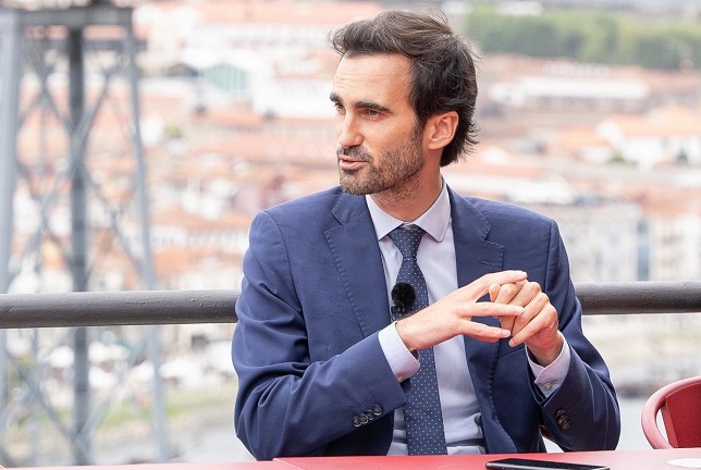 Tiago Barbosa Ribeiro reeleito presidente do PS Porto